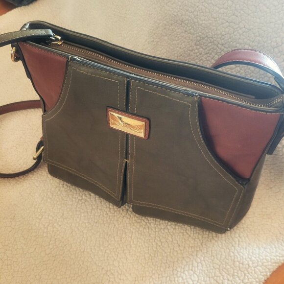 Simply Noelle Olive/Brown Crossbody Adjustable Strap - 3 Ext/2 Int Pockets - Picture 4 of 15